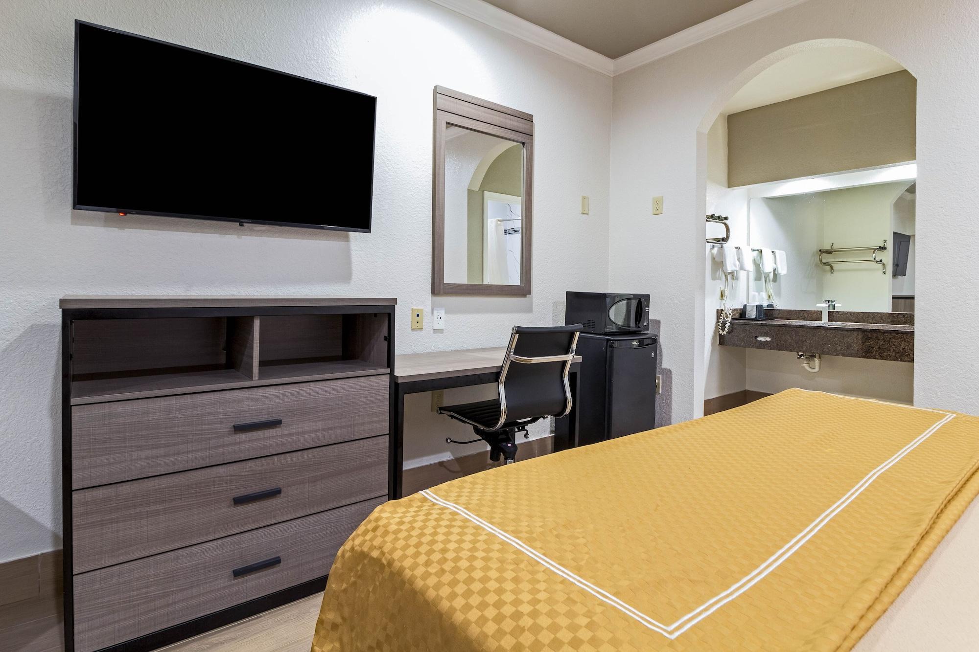 Scottish Inn And Suites Baytown Bagian luar foto