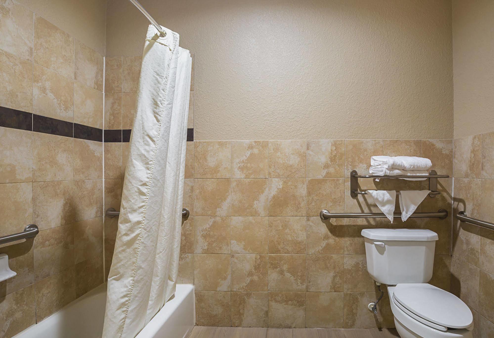 Scottish Inn And Suites Baytown Bagian luar foto