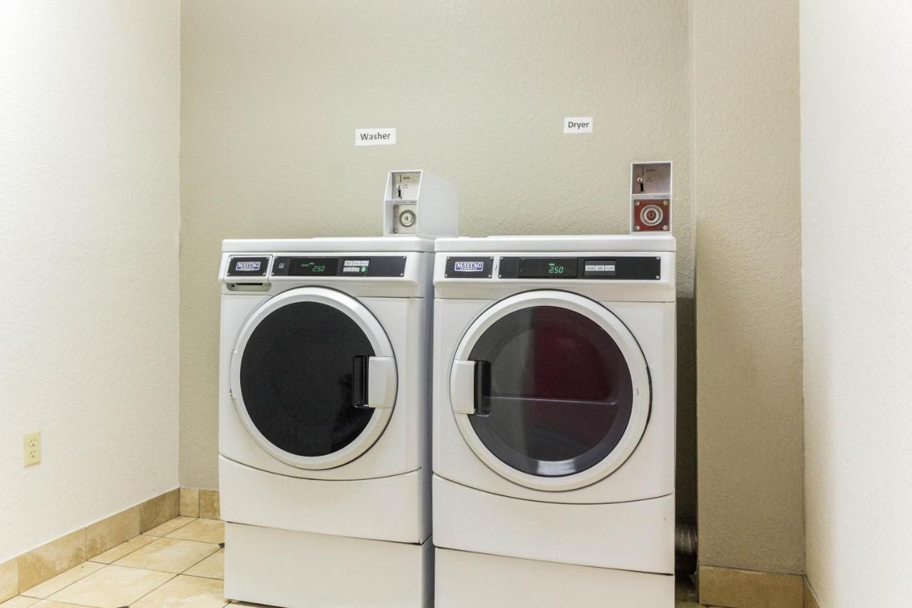 Scottish Inn And Suites Baytown Bagian luar foto